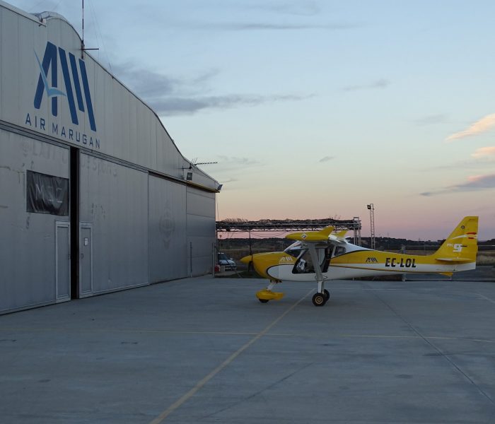 aparcando fk en hangar air marugan